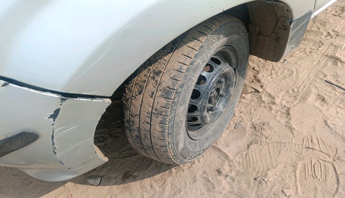 2013 Maruti Alto 800 LXI CNG, Petrol, Manual, 1,66,800 km, tyre