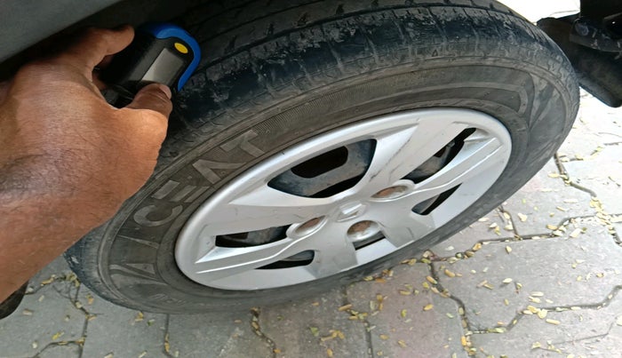 2016 Renault Kwid RXT 0.8, Petrol, Manual, 29,004 km, tyre