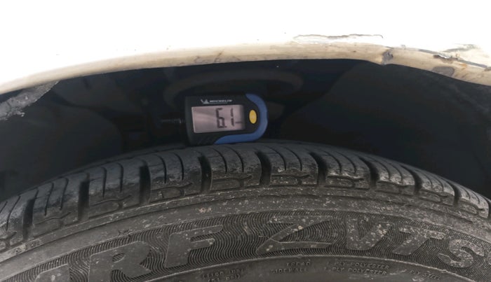 2010 Ford Figo TITANIUM 1.4 DIESEL, Diesel, Manual, 1,40,742 km, tyre