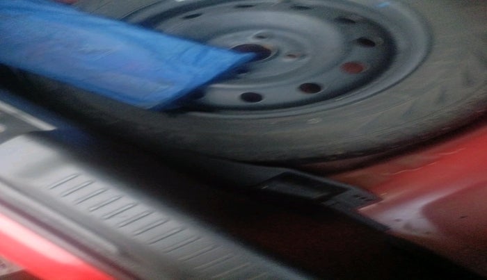 2022 Maruti Swift VXI, Petrol, Manual, 54,972 km, tyre