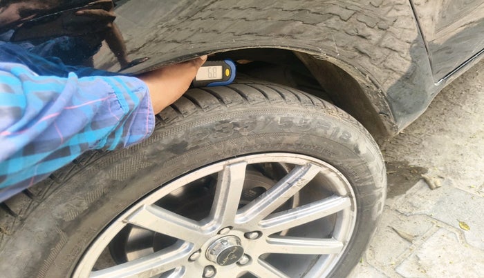 2017 Toyota Innova Crysta 2.4 VX 7 STR, Diesel, Manual, 1,48,077 km, tyre