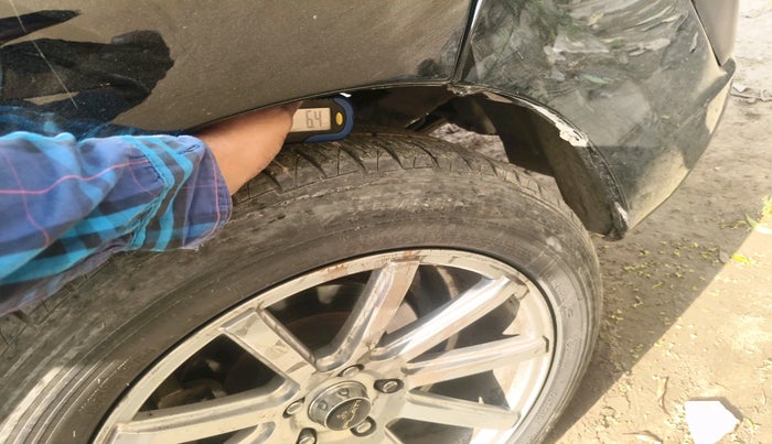 2017 Toyota Innova Crysta 2.4 VX 7 STR, Diesel, Manual, 1,48,077 km, tyre