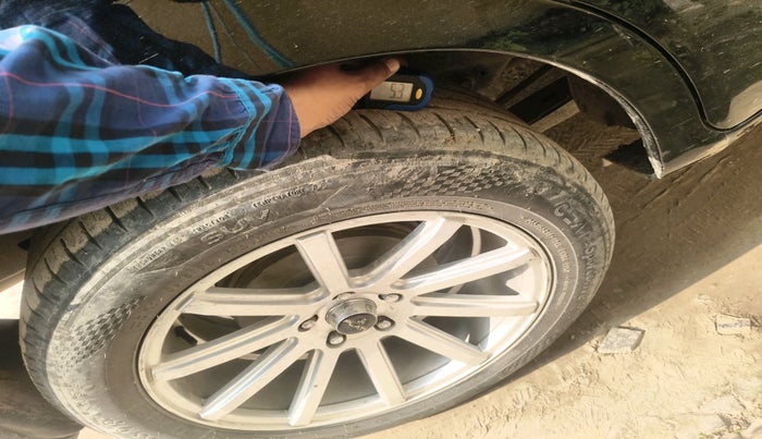 2017 Toyota Innova Crysta 2.4 VX 7 STR, Diesel, Manual, 1,48,077 km, tyre