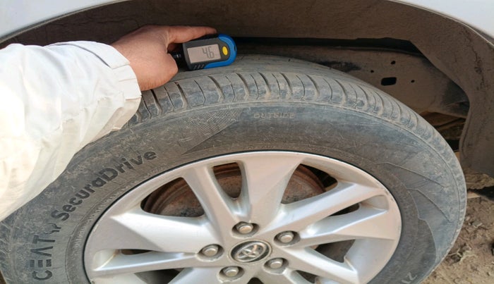 2017 Toyota Innova Crysta 2.8 GX AT 8 STR, Diesel, Automatic, 1,22,491 km, tyre