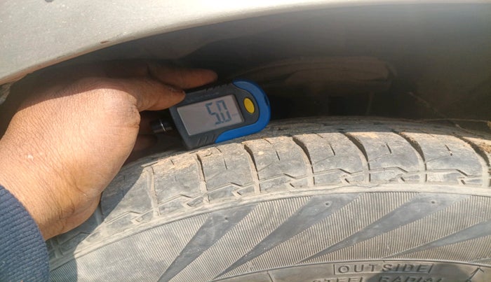 2013 Toyota Corolla Altis G PETROL, Petrol, Manual, 1,30,720 km, tyre