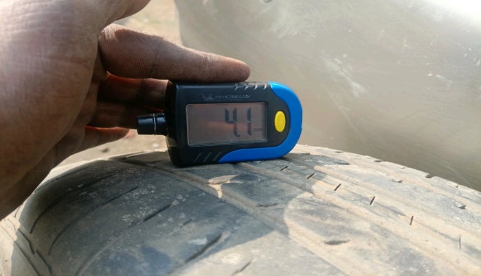 2013 Toyota Corolla Altis G PETROL, Petrol, Manual, 1,30,720 km, tyre