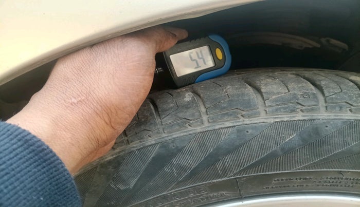 2013 Toyota Corolla Altis G PETROL, Petrol, Manual, 1,30,720 km, tyre