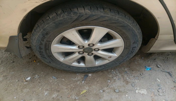 2013 Toyota Corolla Altis G PETROL, Petrol, Manual, 1,30,720 km, tyre