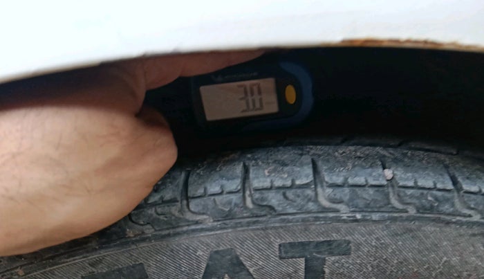 2012 Hyundai i10 MAGNA 1.2, Petrol, Manual, 32,423 km, tyre