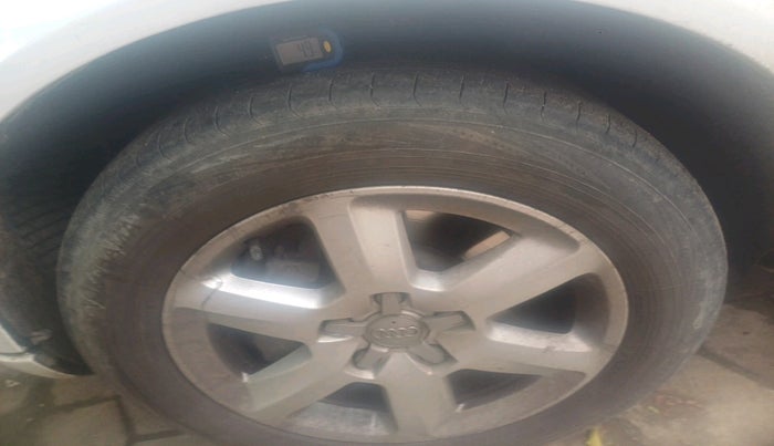 2013 Audi Q7 3.0 TDI QUATTRO, Diesel, Automatic, 1,53,720 km, tyre