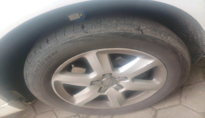 2013 Audi Q7 3.0 TDI QUATTRO, Diesel, Automatic, 1,53,720 km, tyre