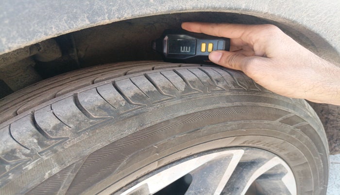 2024 KIA CARENS Prestige (O) 1.5 Petrol 7 STR, Petrol, Manual, 8,254 km, tyre