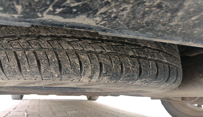 2024 KIA CARENS Prestige (O) 1.5 Petrol 7 STR, Petrol, Manual, 8,254 km, tyre