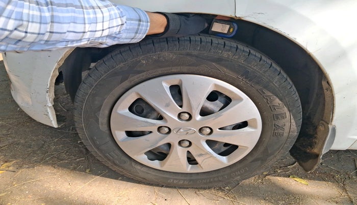 2011 Hyundai i10 MAGNA 1.2, Petrol, Manual, 1,02,199 km, tyre