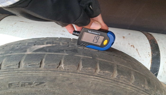 2011 Hyundai i10 MAGNA 1.2, Petrol, Manual, 1,02,199 km, tyre