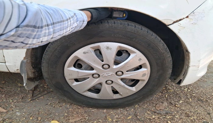 2011 Hyundai i10 MAGNA 1.2, Petrol, Manual, 1,02,199 km, tyre