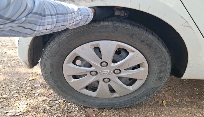 2011 Hyundai i10 MAGNA 1.2, Petrol, Manual, 1,02,199 km, tyre