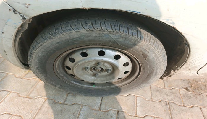 2016 Maruti Ritz LXI, Petrol, Manual, 1,68,842 km, tyre