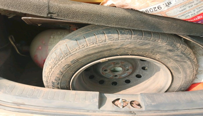 2016 Maruti Ritz LXI, Petrol, Manual, 1,68,842 km, tyre