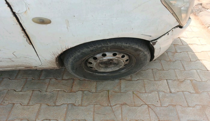 2016 Maruti Ritz LXI, Petrol, Manual, 1,68,842 km, tyre