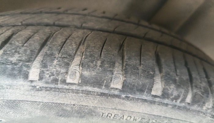 2015 Volkswagen Polo GT TSI AT, Petrol, Automatic, 1,06,895 km, tyre