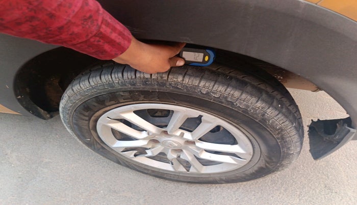 2020 Renault TRIBER RXL MT, Petrol, Manual, 96,228 km, tyre