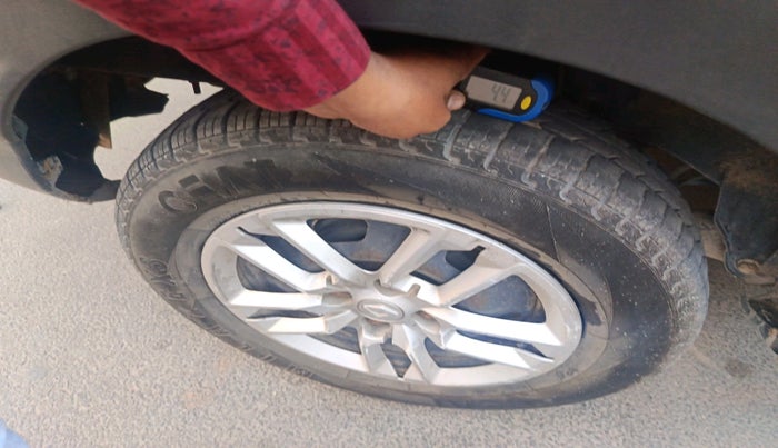 2020 Renault TRIBER RXL MT, Petrol, Manual, 96,228 km, tyre