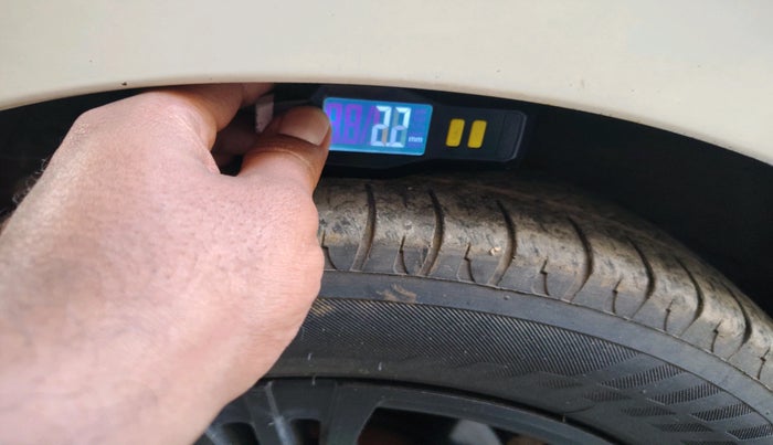 2015 Hyundai Eon D-LITE+, Petrol, Manual, 82,437 km, tyre