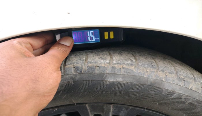 2015 Hyundai Eon D-LITE+, Petrol, Manual, 82,437 km, tyre