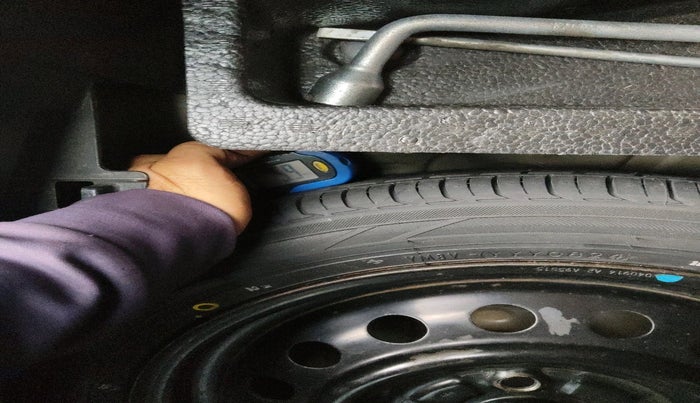 2014 Maruti Wagon R 1.0 VXI, Petrol, Manual, 63,582 km, tyre