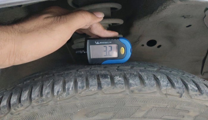 2014 Maruti Wagon R 1.0 VXI, Petrol, Manual, 63,582 km, tyre