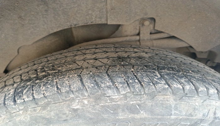 2015 Mahindra XUV500 W10, Diesel, Manual, 1,19,455 km, tyre