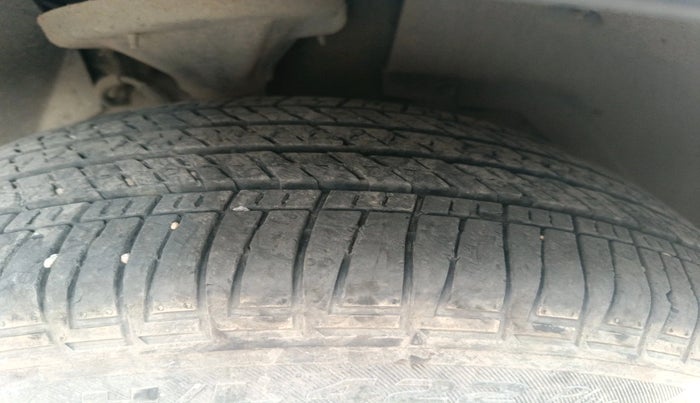 2015 Mahindra XUV500 W10, Diesel, Manual, 1,19,455 km, tyre