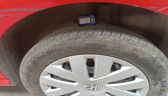 2016 Volkswagen Polo COMFORTLINE 1.2L, Petrol, Manual, 62,125 km, tyre