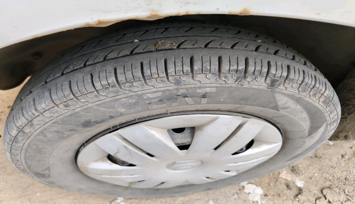 2014 Maruti Alto 800 LXI, Petrol, Manual, 1,22,906 km, tyre