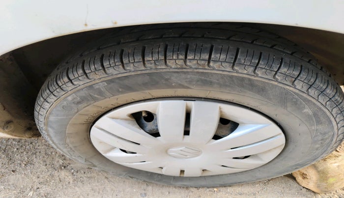 2014 Maruti Alto 800 LXI, Petrol, Manual, 1,22,906 km, tyre