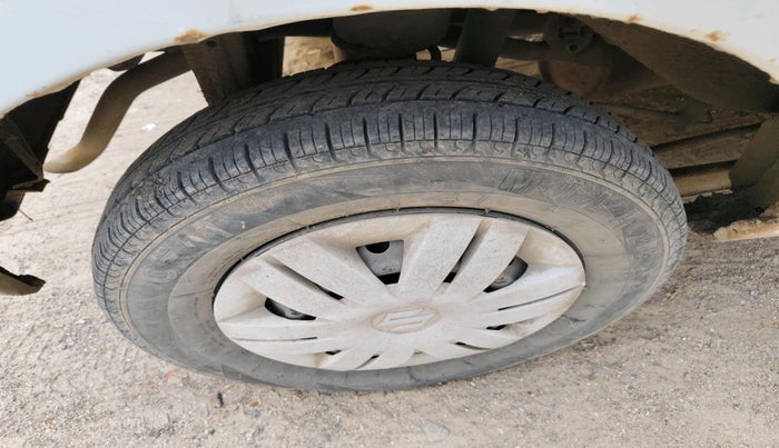 2014 Maruti Alto 800 LXI, Petrol, Manual, 1,22,906 km, tyre