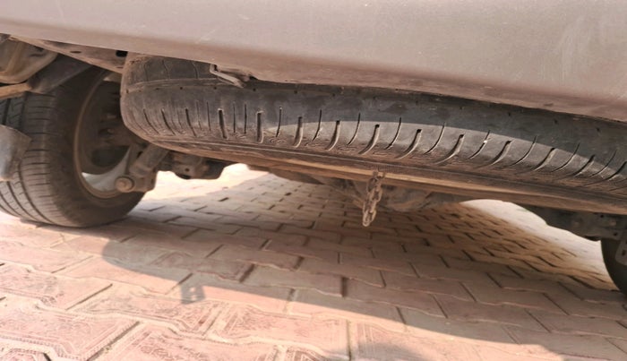 2017 Toyota Innova Crysta 2.4 VX 7 STR, Diesel, Manual, 2,40,935 km, tyre