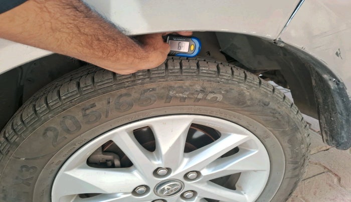 2017 Toyota Innova Crysta 2.4 VX 7 STR, Diesel, Manual, 2,40,935 km, tyre