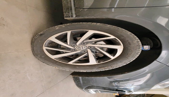 2022 Volkswagen VIRTUS TOPLINE TSI 1.0 AT, Petrol, Automatic, 81,566 km, tyre