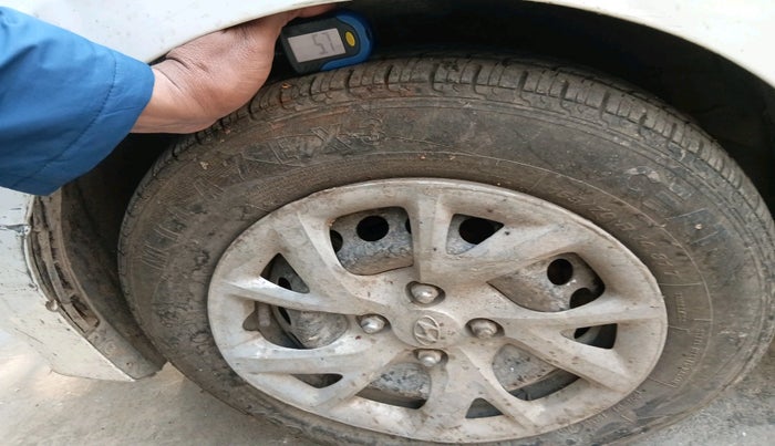 2017 Hyundai Grand i10 SPORTZ U2 1.2 CRDI, Diesel, Manual, 2,34,702 km, tyre