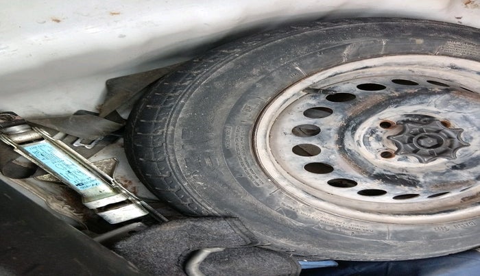 2017 Hyundai Grand i10 SPORTZ U2 1.2 CRDI, Diesel, Manual, 2,34,702 km, tyre