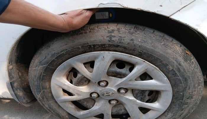 2017 Hyundai Grand i10 SPORTZ U2 1.2 CRDI, Diesel, Manual, 2,34,702 km, tyre