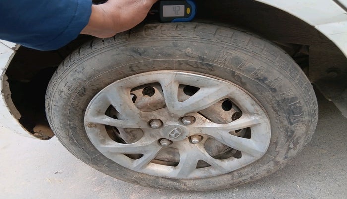 2017 Hyundai Grand i10 SPORTZ U2 1.2 CRDI, Diesel, Manual, 2,34,702 km, tyre