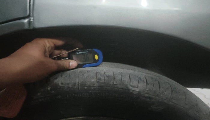 2019 Maruti Eeco 5 STR WITH A/C+HTR CNG, Petrol, Manual, 1,53,662 km, tyre