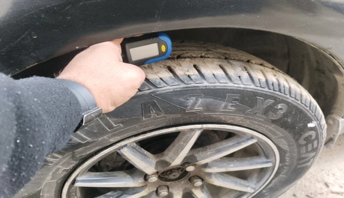 2011 Hyundai i20 SPORTZ 1.2, Petrol, Manual, 1,31,448 km, tyre