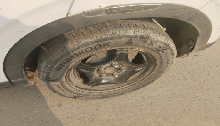 2021 Hyundai VENUE S+ 1.2, Petrol, Manual, 60,506 km, tyre