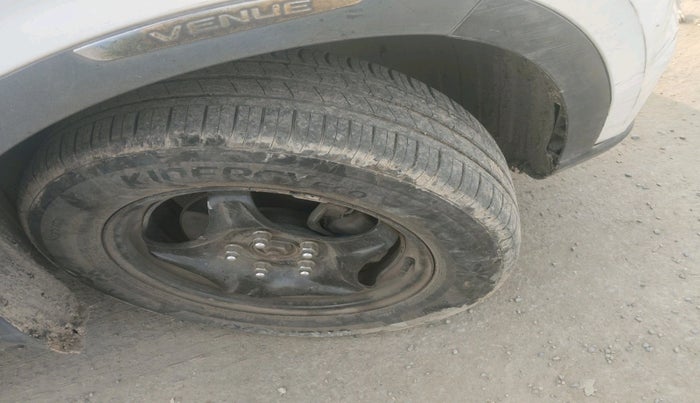 2021 Hyundai VENUE S+ 1.2, Petrol, Manual, 60,506 km, tyre