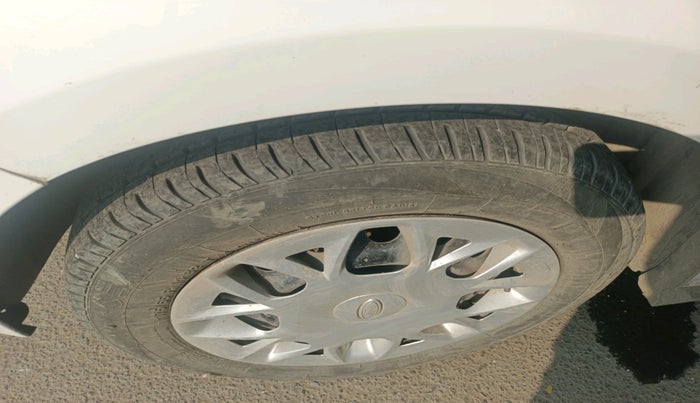 2015 Ford Figo Aspire TREND 1.2 PETROL, Petrol, Manual, 71,103 km, tyre