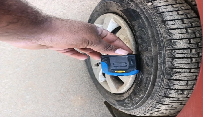 2012 Hyundai Eon MAGNA + LPG, Petrol, Manual, 65,968 km, tyre